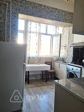 Kirayə verilir 2 otaqlı köhnə tikili 65 m²
