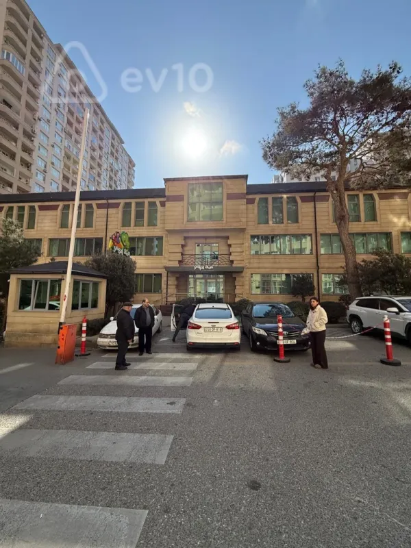 Kirayə verilir 3 otaqlı yeni tikili 95 m²