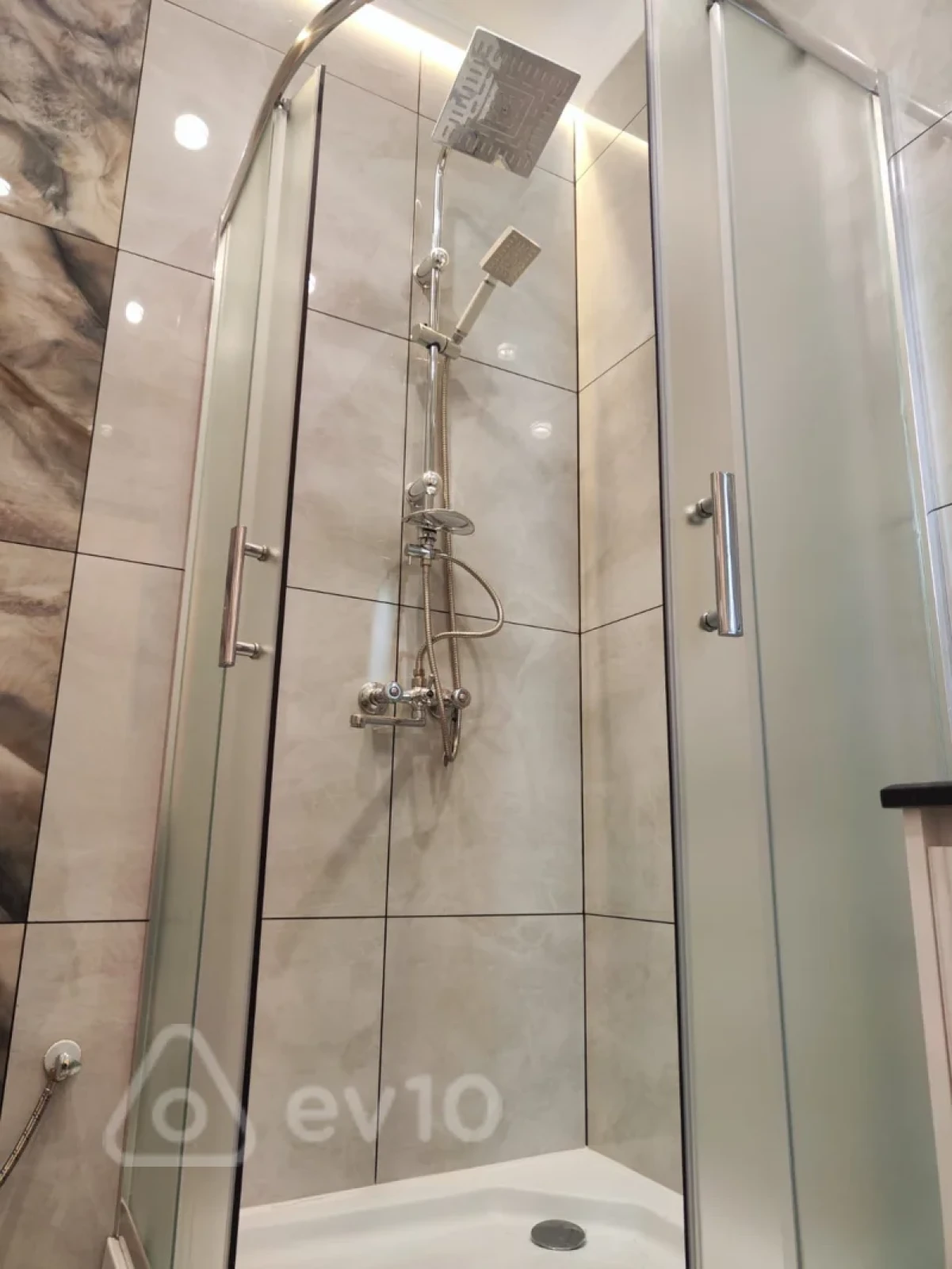 Kirayə verilir 2 otaqlı yeni tikili 65 m²