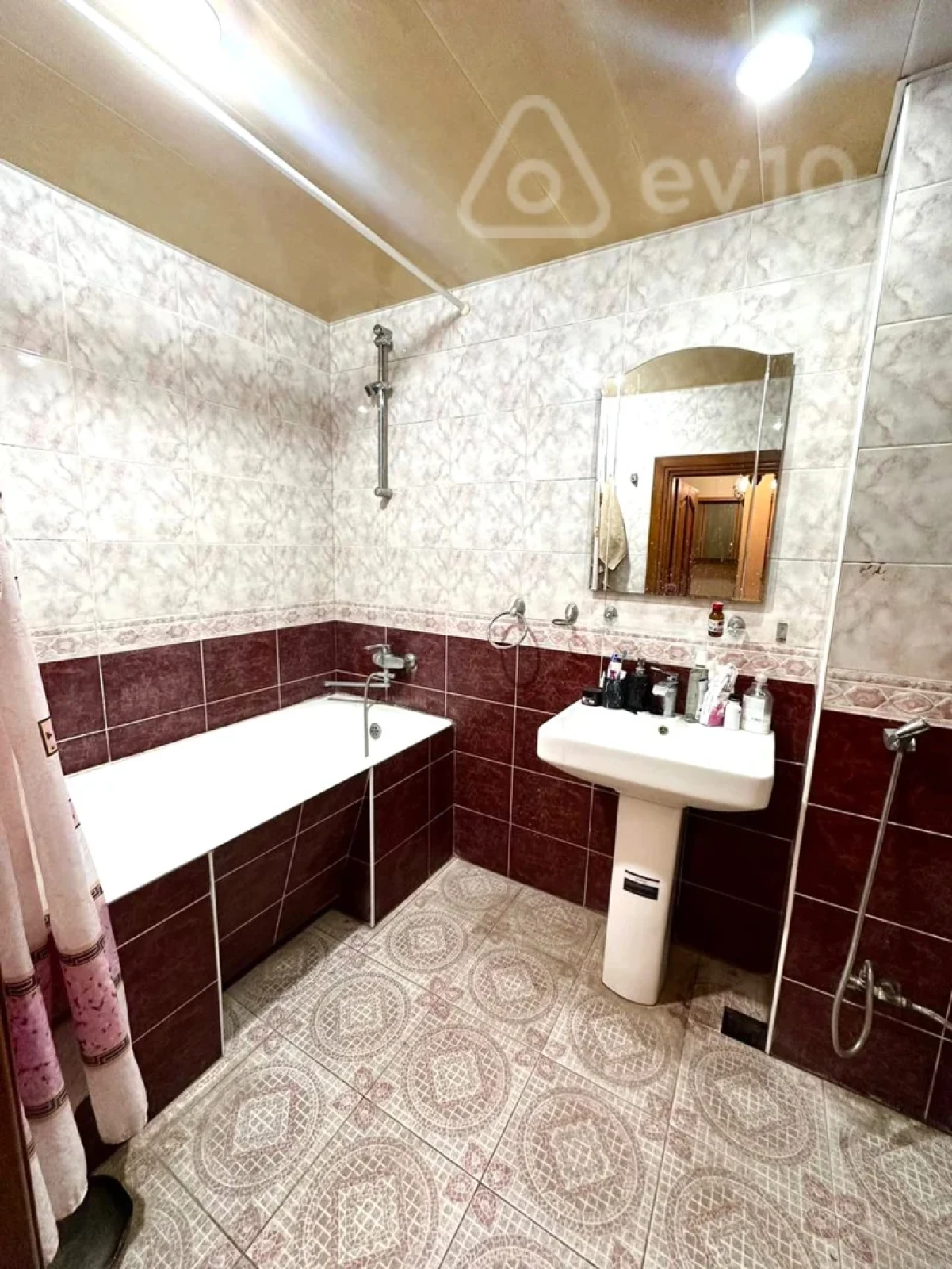 Satılır 3 otaqlı köhnə tikili 80 m²