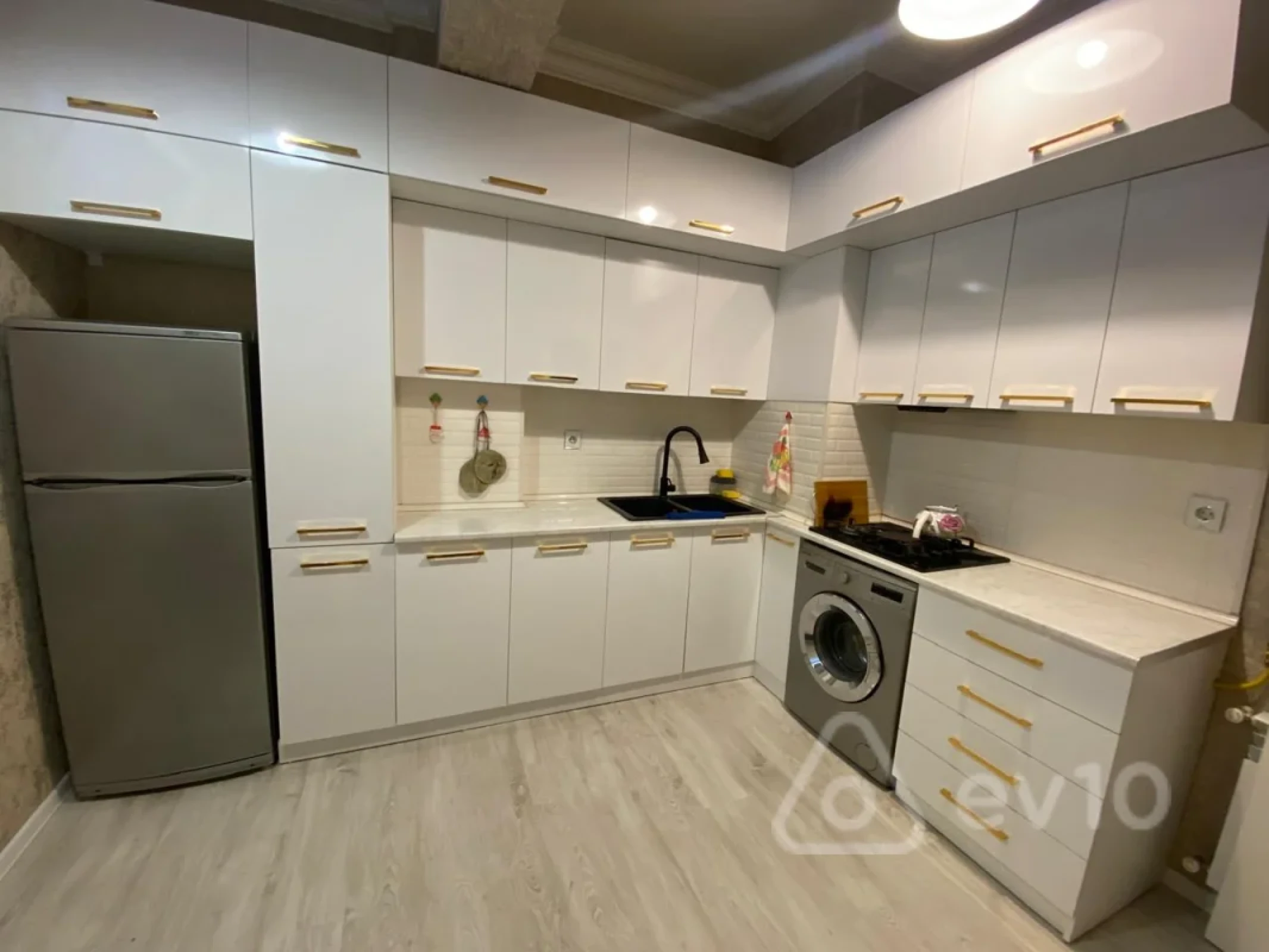Kirayə verilir 2 otaqlı yeni tikili 70 m²