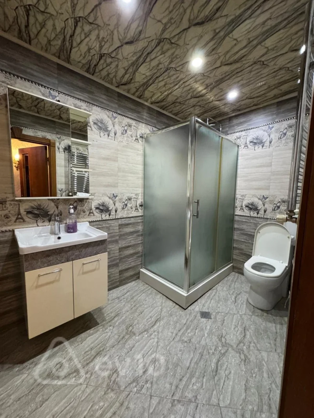 Satılır 3 otaqlı yeni tikili 125 m²