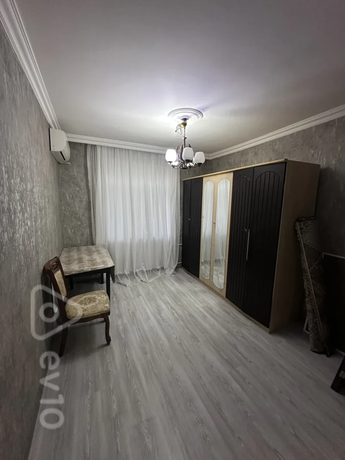 Satılır 2 otaqlı köhnə tikili 55 m²