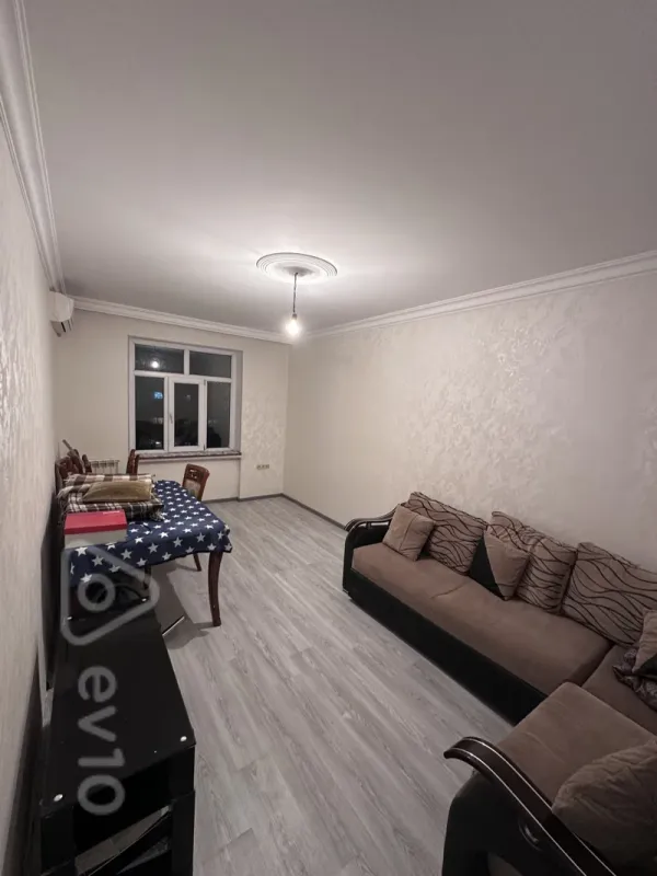 Satılır 2 otaqlı köhnə tikili 55 m²