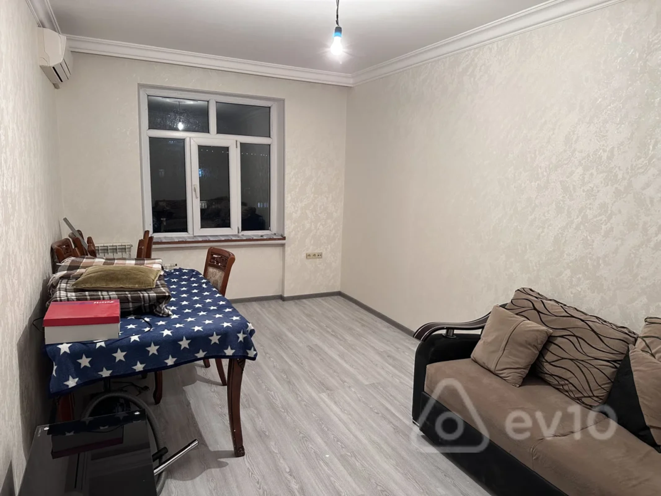 Satılır 2 otaqlı köhnə tikili 55 m²