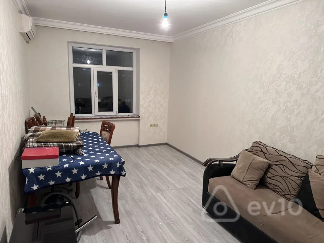 Satılır 2 otaqlı köhnə tikili 55 m²