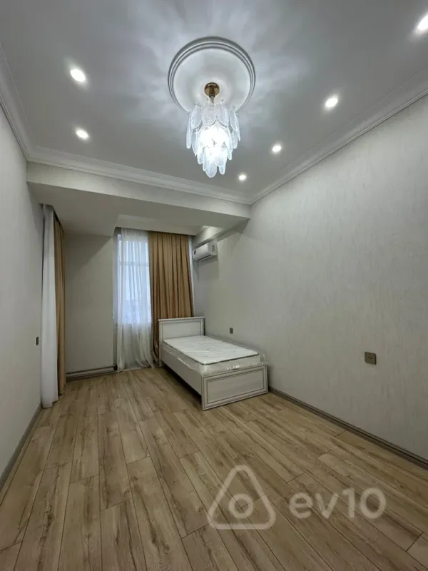 Kirayə verilir 3 otaqlı yeni tikili 85 m²