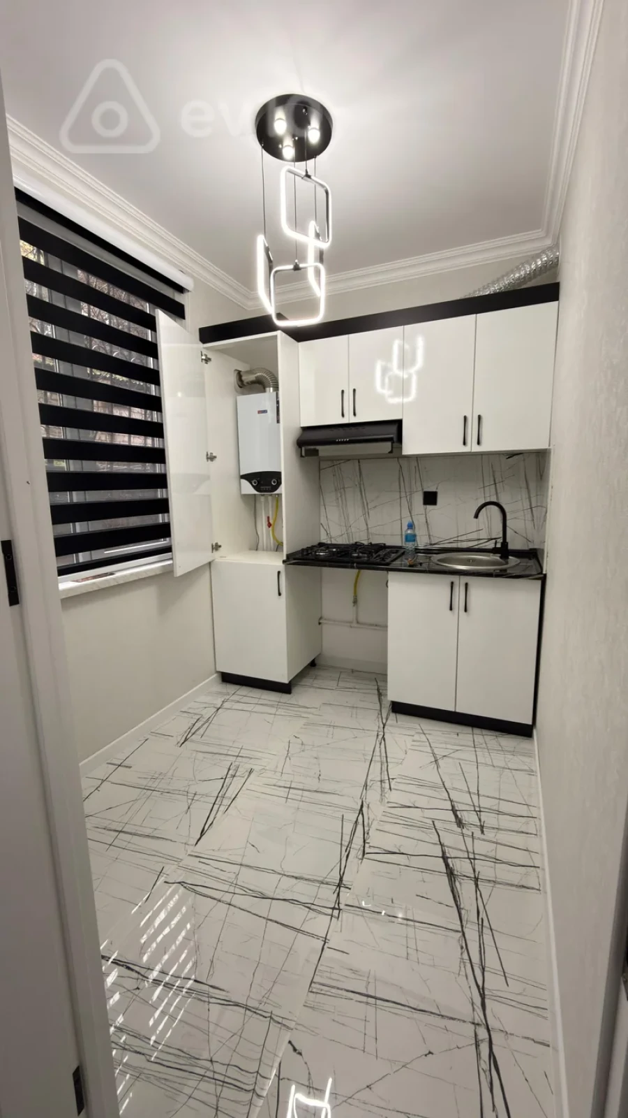 Kirayə verilir 2 otaqlı köhnə tikili 65 m²