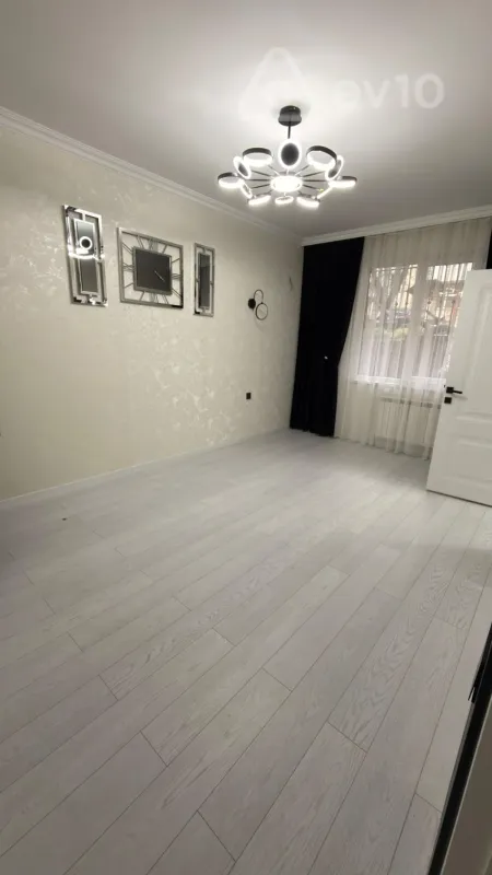 Kirayə verilir 2 otaqlı köhnə tikili 65 m²