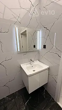 Kirayə verilir 2 otaqlı köhnə tikili 65 m²