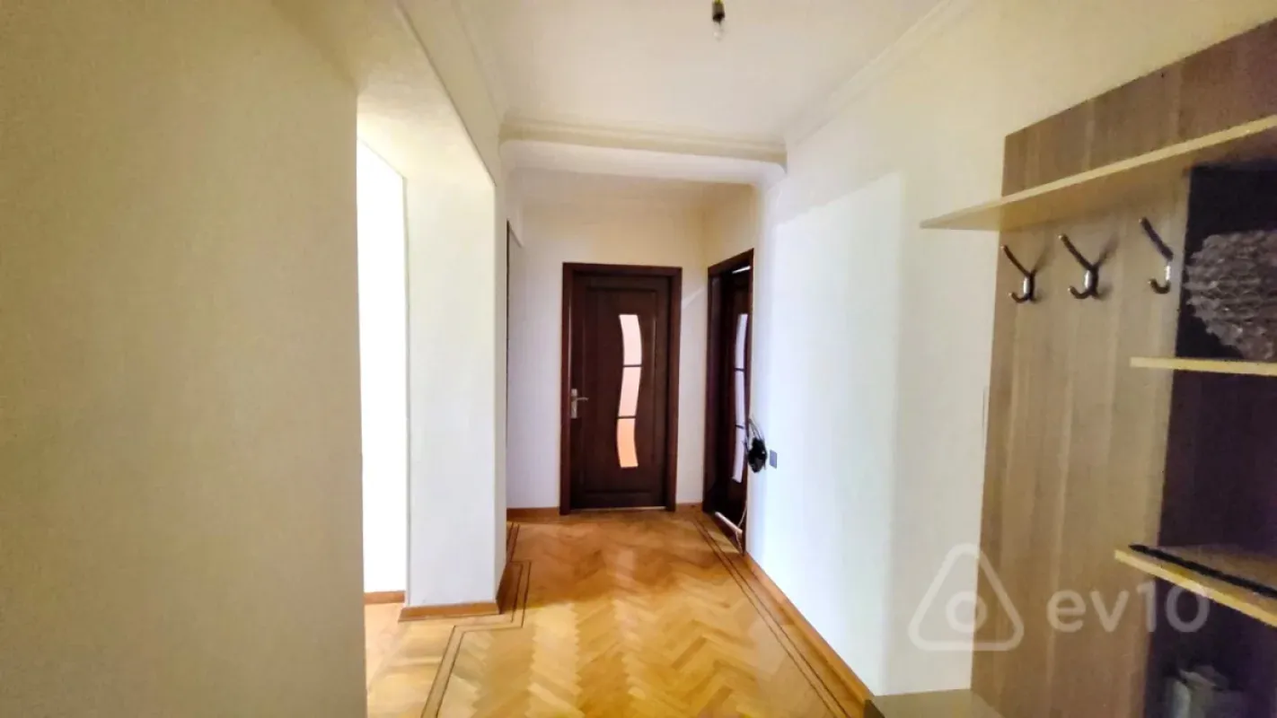 Satılır 3 otaqlı köhnə tikili 85 m²