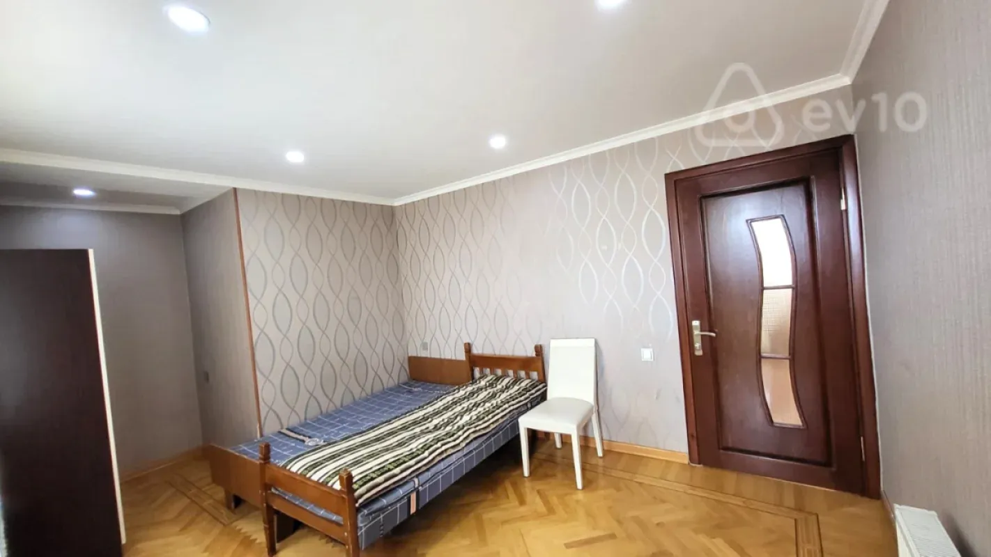 Satılır 3 otaqlı köhnə tikili 85 m²