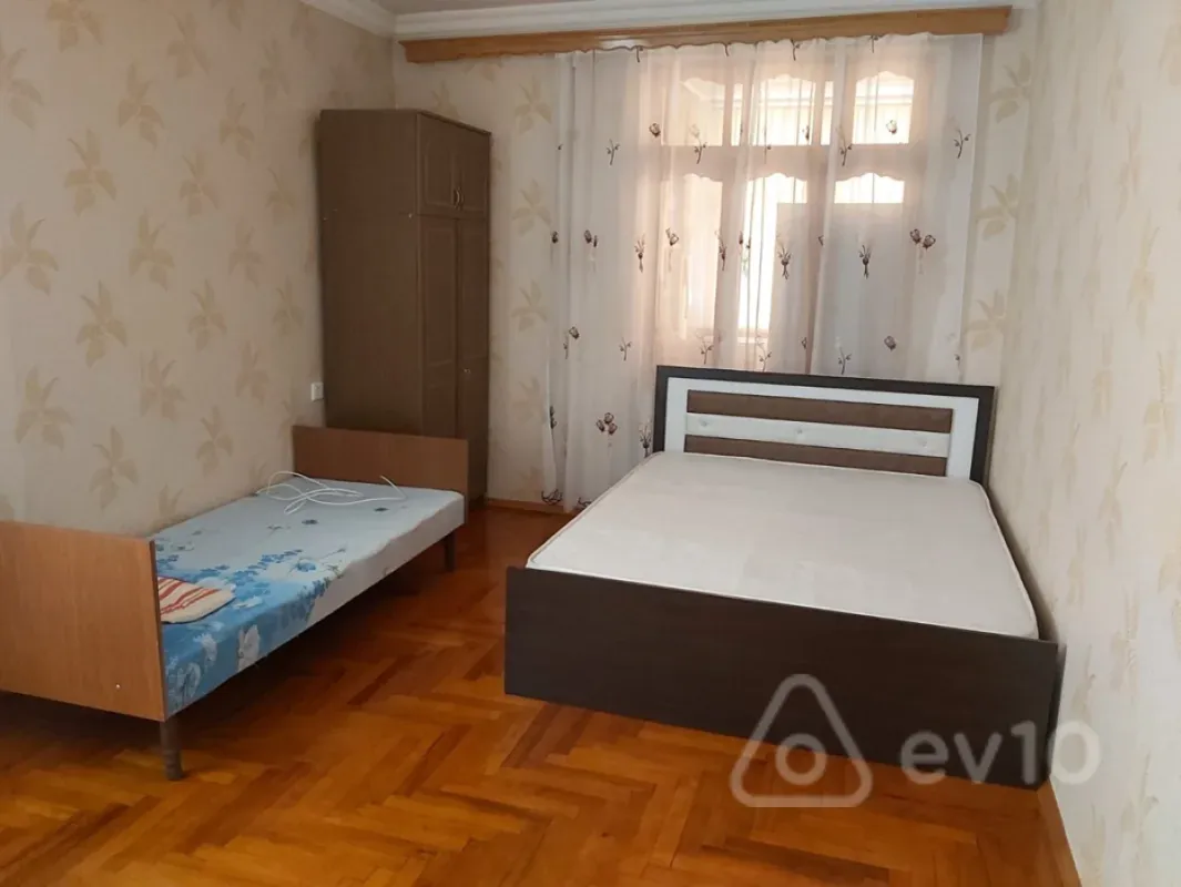 Kirayə verilir 3 otaqlı köhnə tikili 64 m²