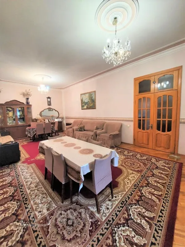 Satılır 4 otaqlı həyət evi 200 m²