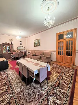 Satılır 4 otaqlı həyət evi 200 m²