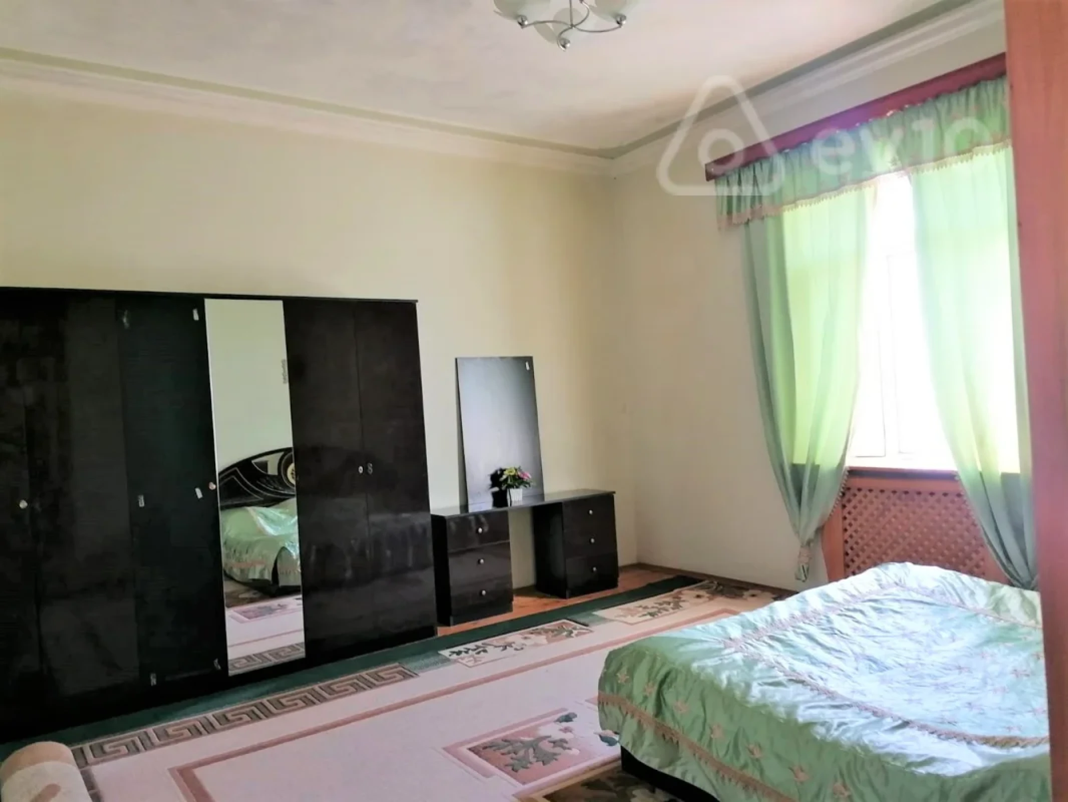 Satılır 4 otaqlı həyət evi 200 m²