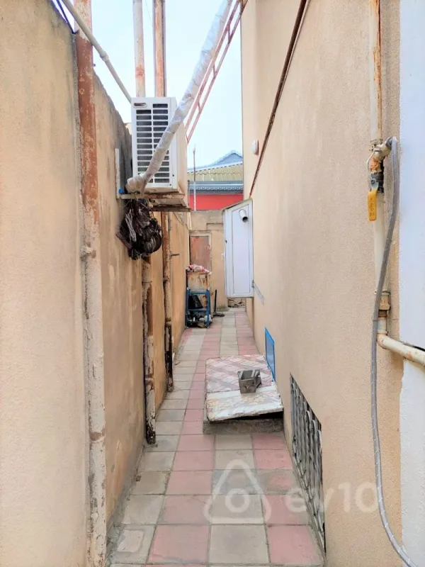 Satılır 4 otaqlı həyət evi 200 m²