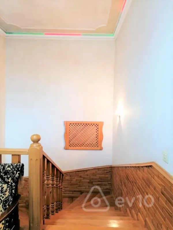 Satılır 4 otaqlı həyət evi 200 m²