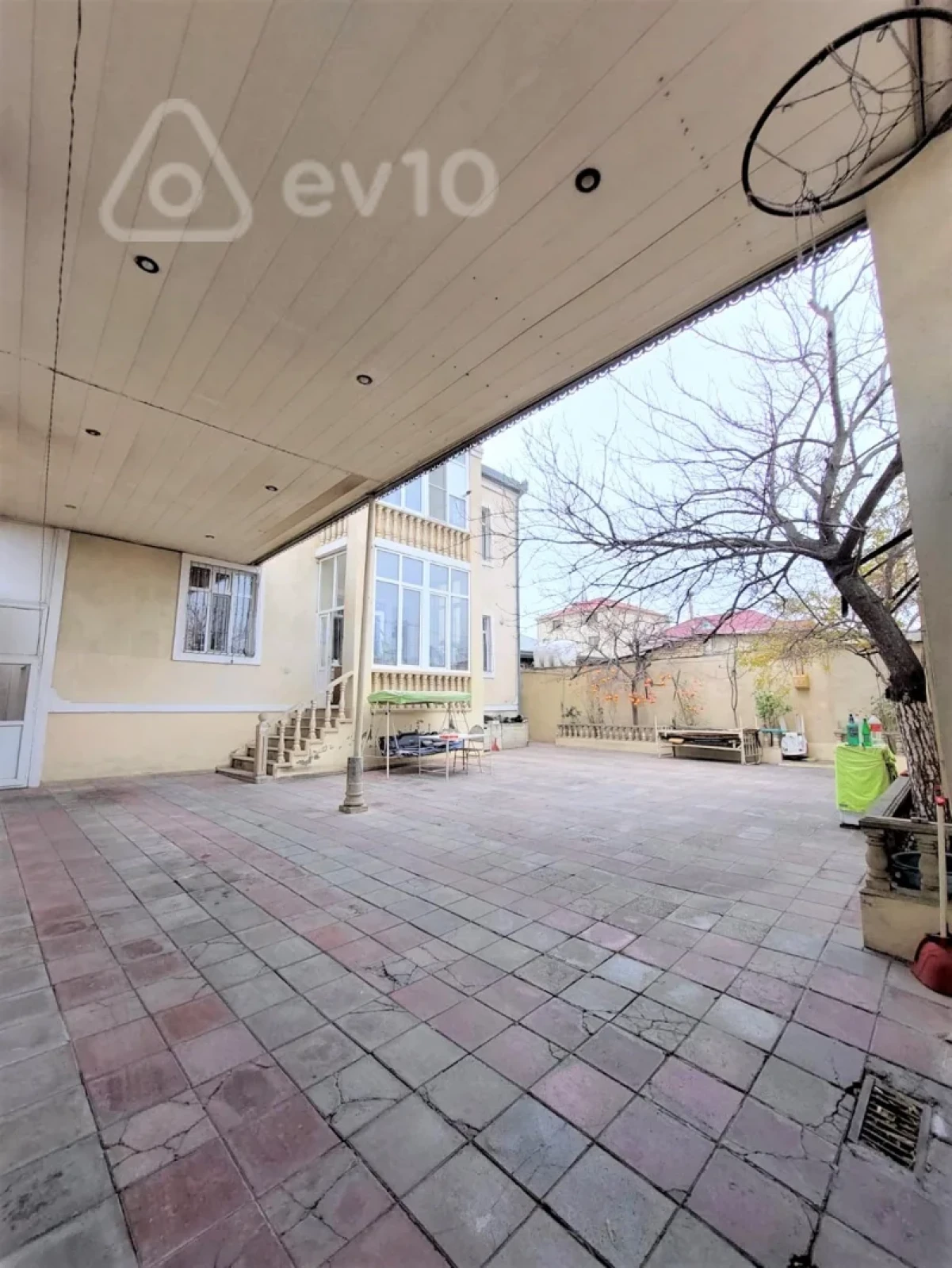 Satılır 4 otaqlı həyət evi 200 m²