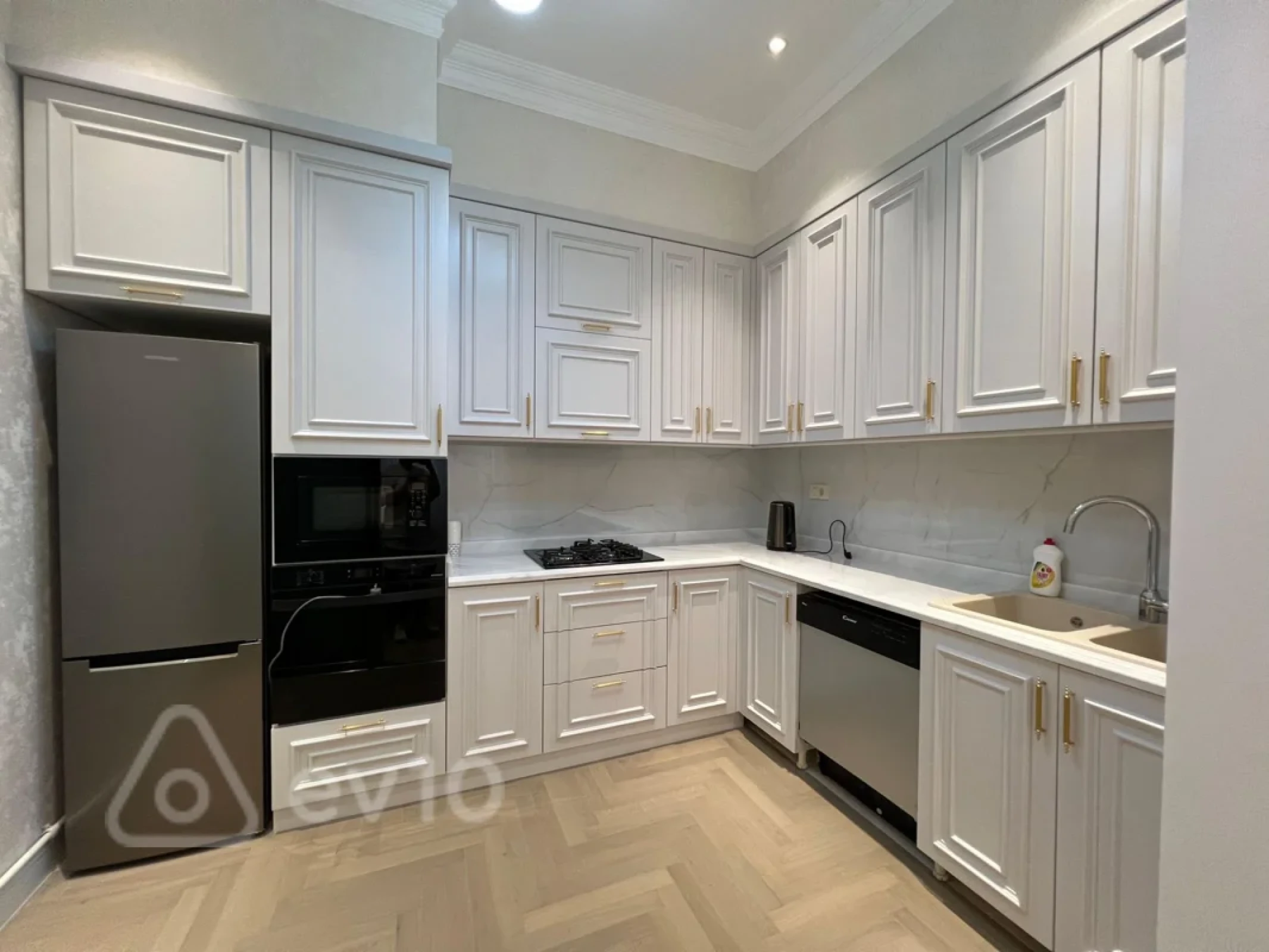 Kirayə verilir 2 otaqlı yeni tikili 85 m²