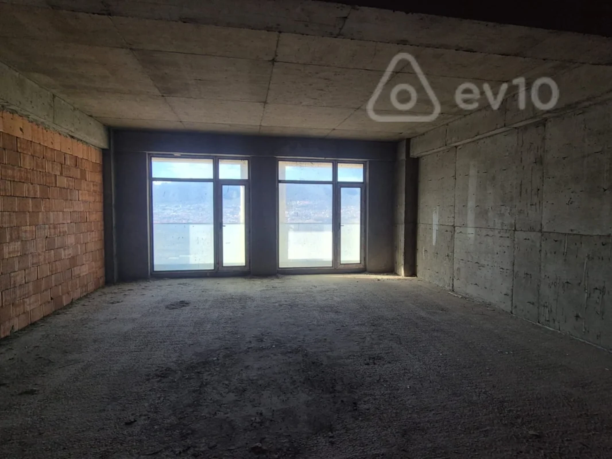 Satılır 2 otaqlı yeni tikili 72 m²