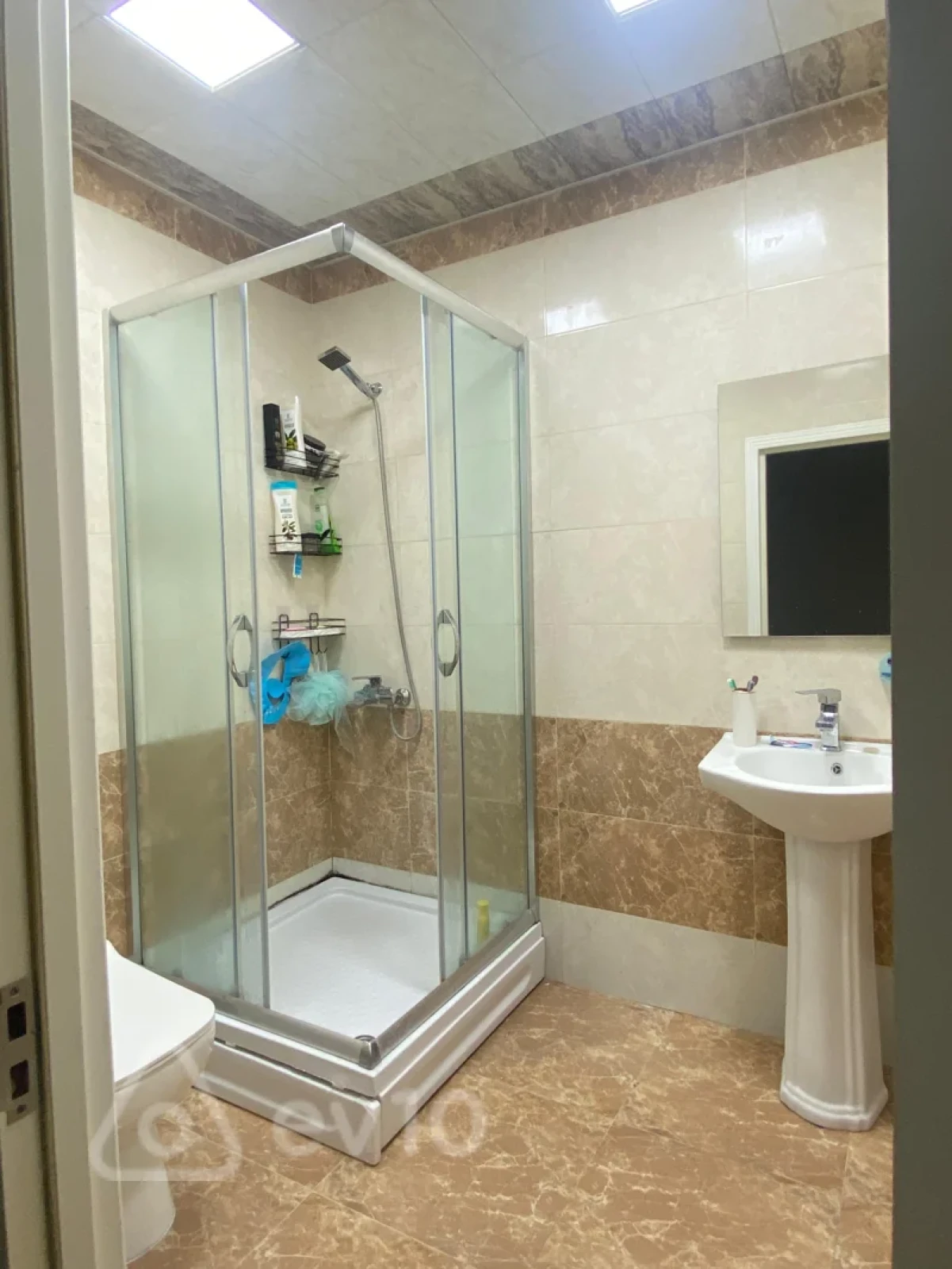 Kirayə verilir 4 otaqlı yeni tikili 143 m²