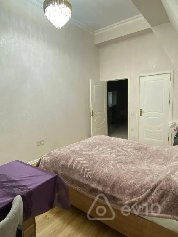 Kirayə verilir 4 otaqlı yeni tikili 143 m²