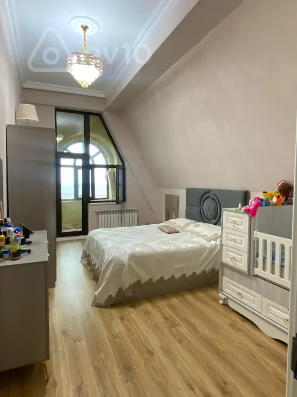 Kirayə verilir 4 otaqlı yeni tikili 143 m²