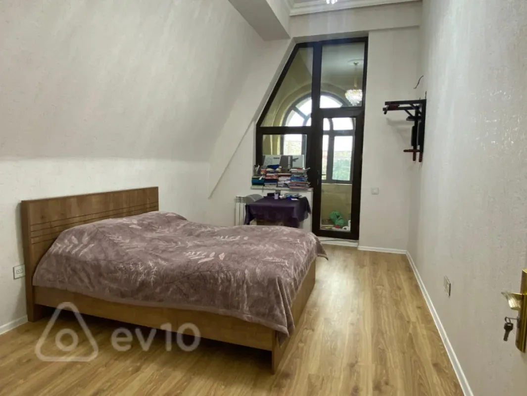 Kirayə verilir 4 otaqlı yeni tikili 143 m²