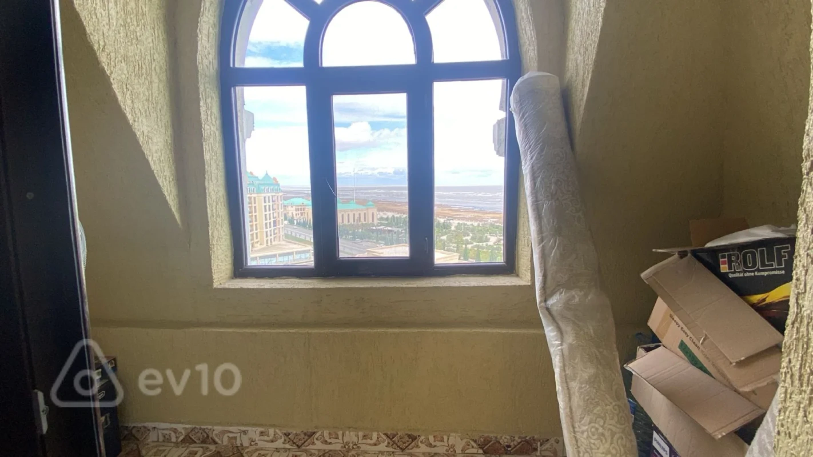 Kirayə verilir 4 otaqlı yeni tikili 143 m²