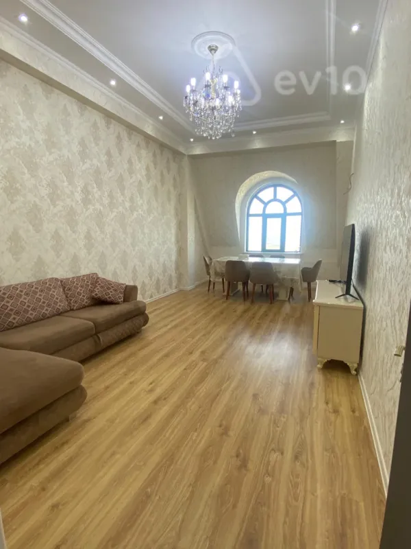 Kirayə verilir 4 otaqlı yeni tikili 143 m²