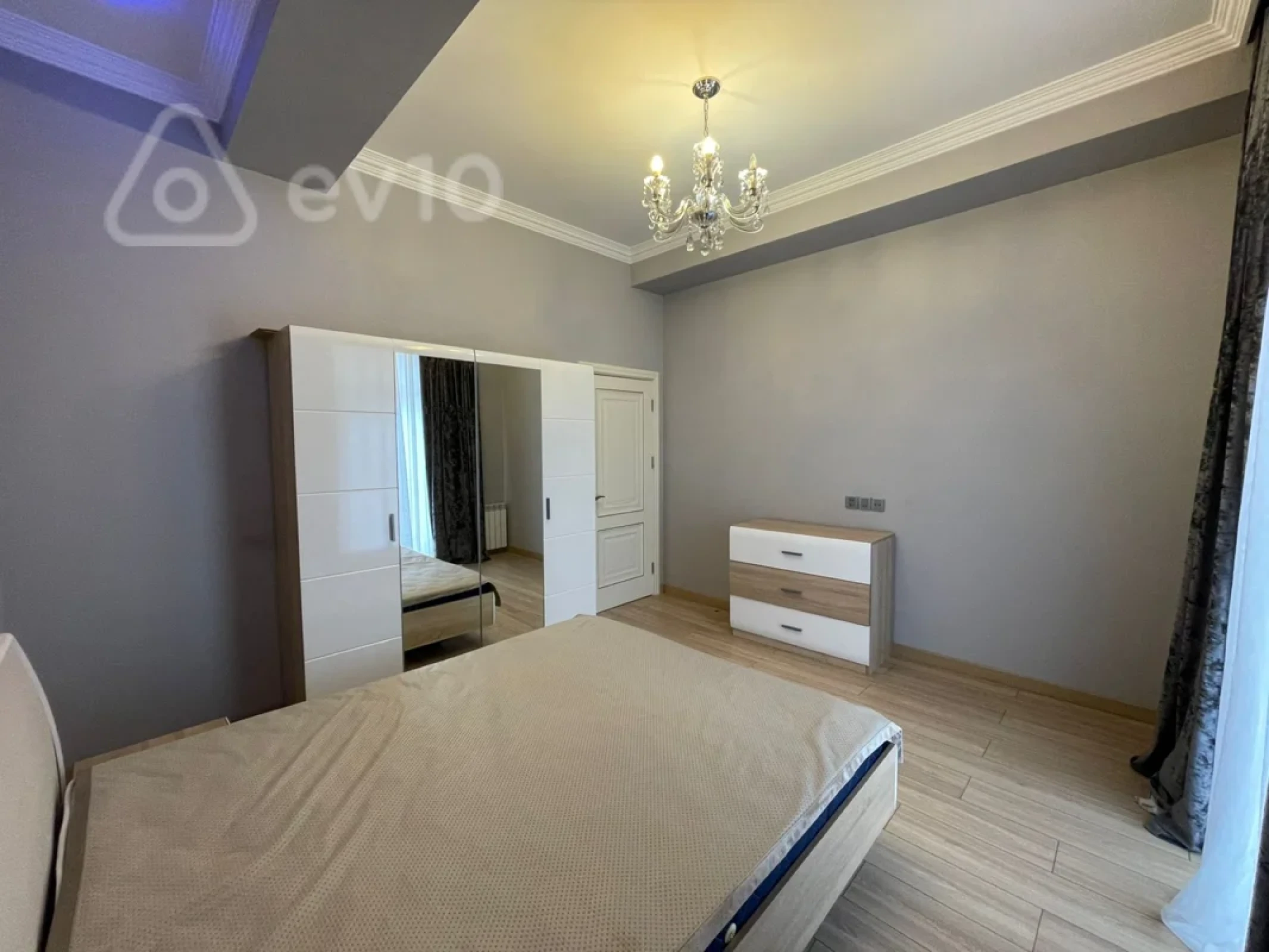 Kirayə verilir 2 otaqlı yeni tikili 74 m²
