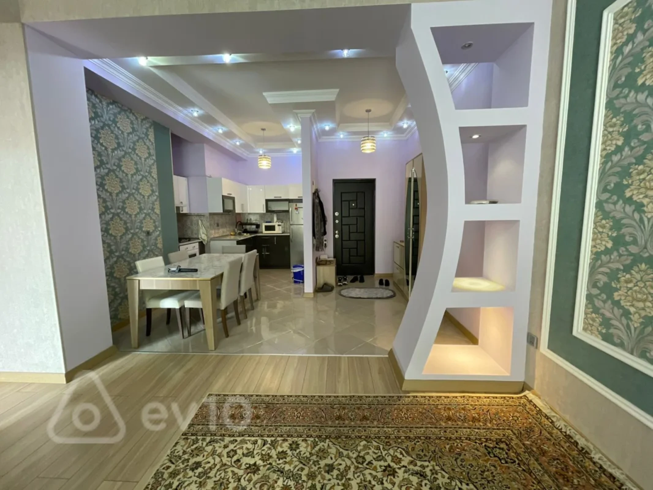 Kirayə verilir 2 otaqlı yeni tikili 74 m²