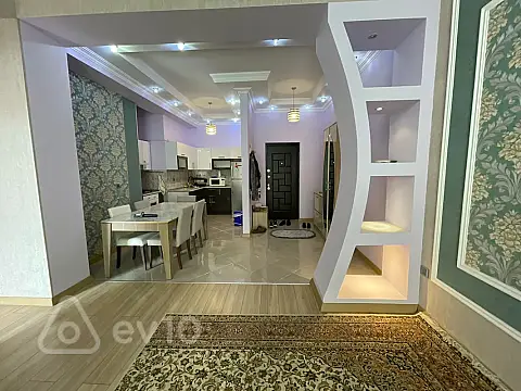 Kirayə verilir 2 otaqlı yeni tikili 74 m²