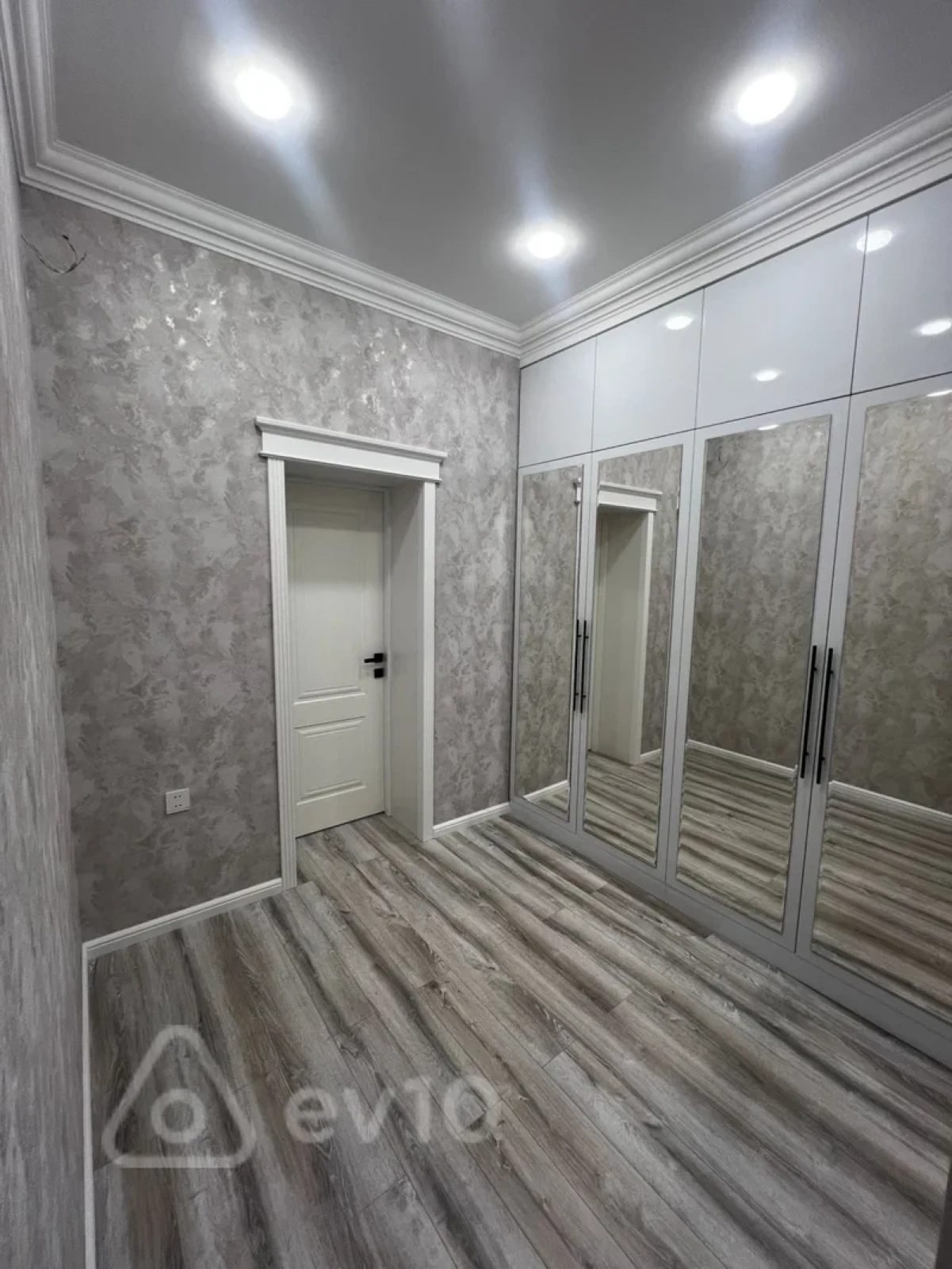 Kirayə verilir 2 otaqlı köhnə tikili 44 m²