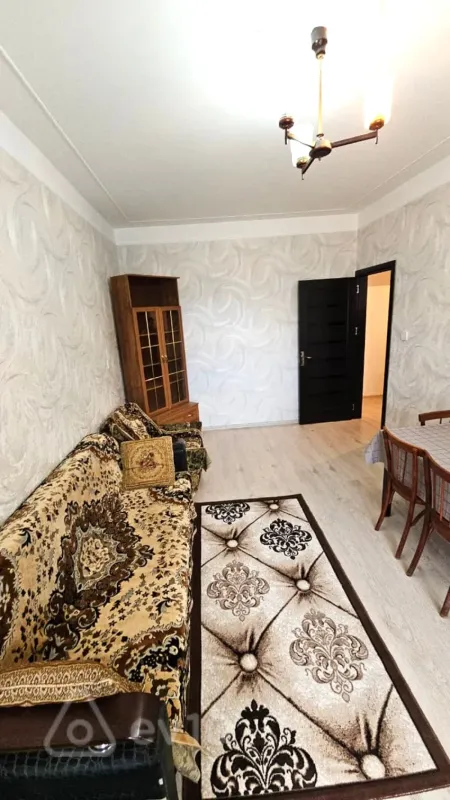 Kirayə verilir 3 otaqlı köhnə tikili 85 m²