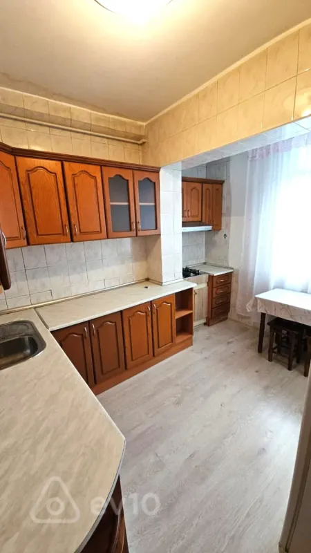 Kirayə verilir 3 otaqlı köhnə tikili 85 m²