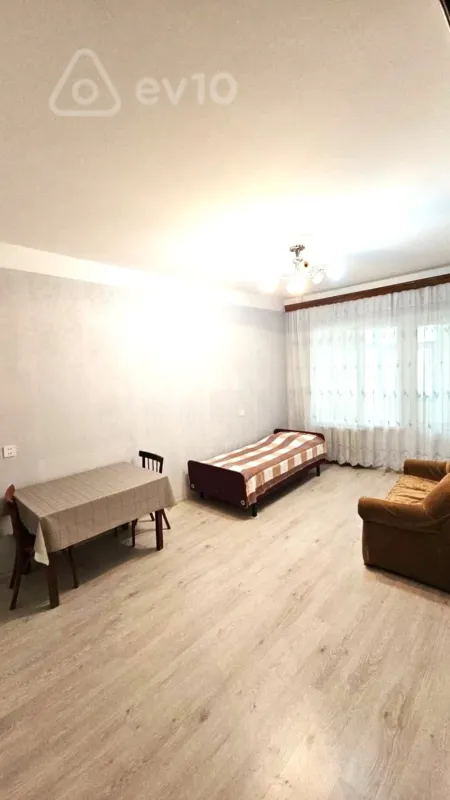 Kirayə verilir 3 otaqlı köhnə tikili 85 m²