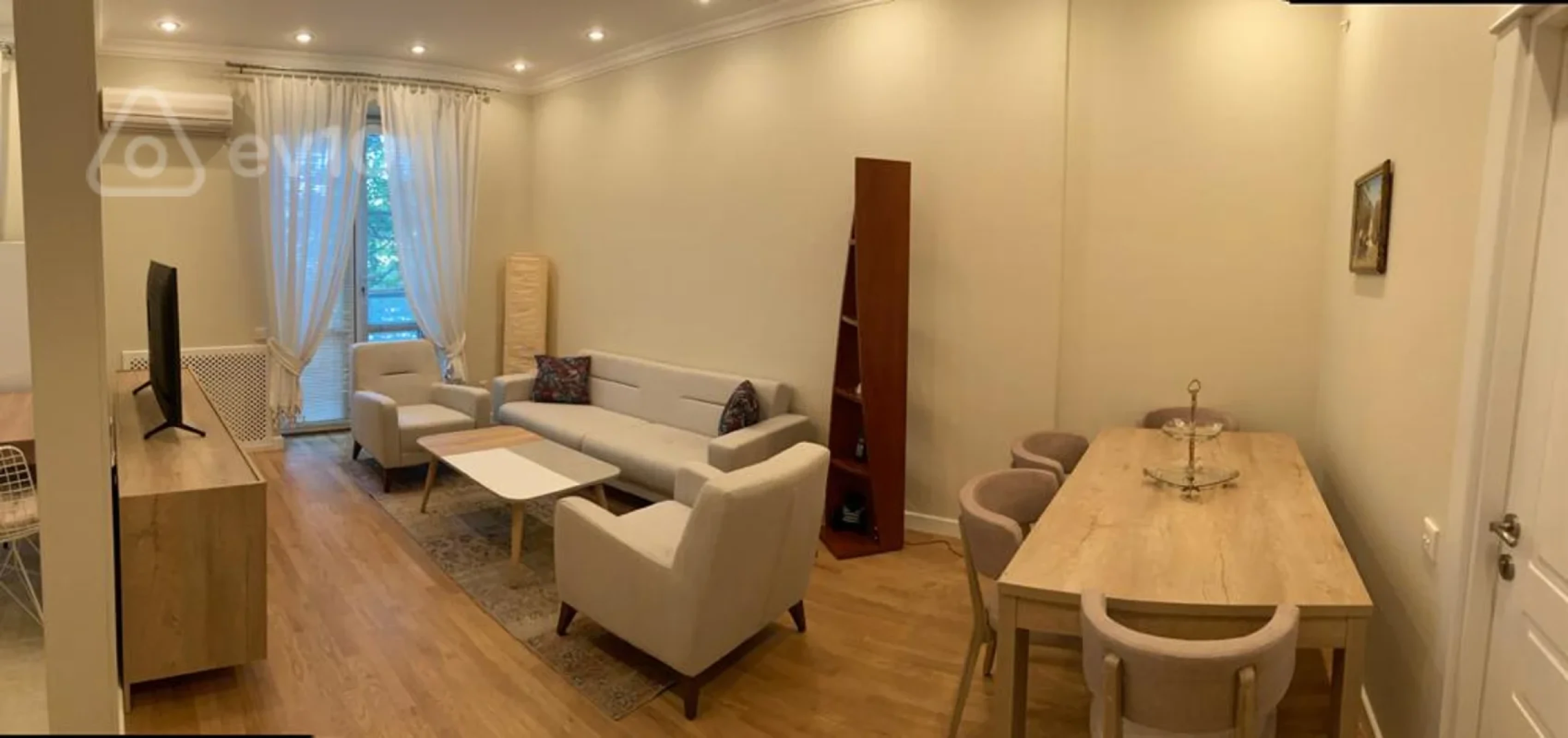 Kirayə verilir 2 otaqlı köhnə tikili 90 m²