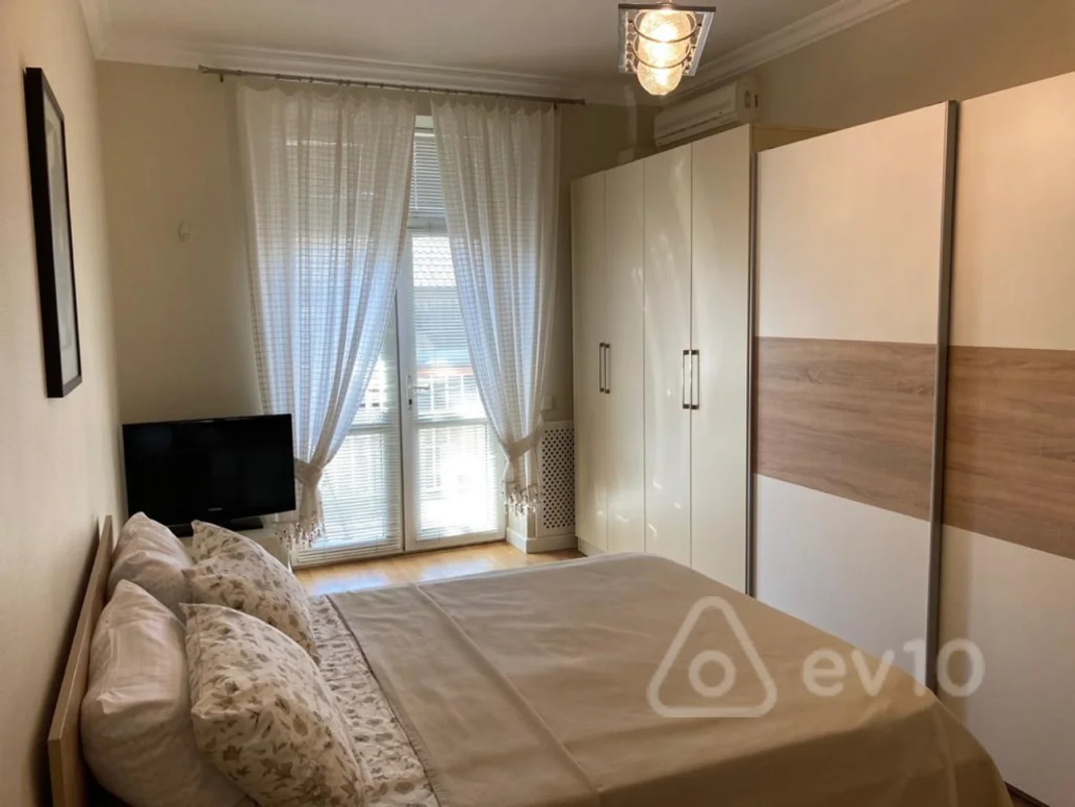 Kirayə verilir 2 otaqlı köhnə tikili 90 m²