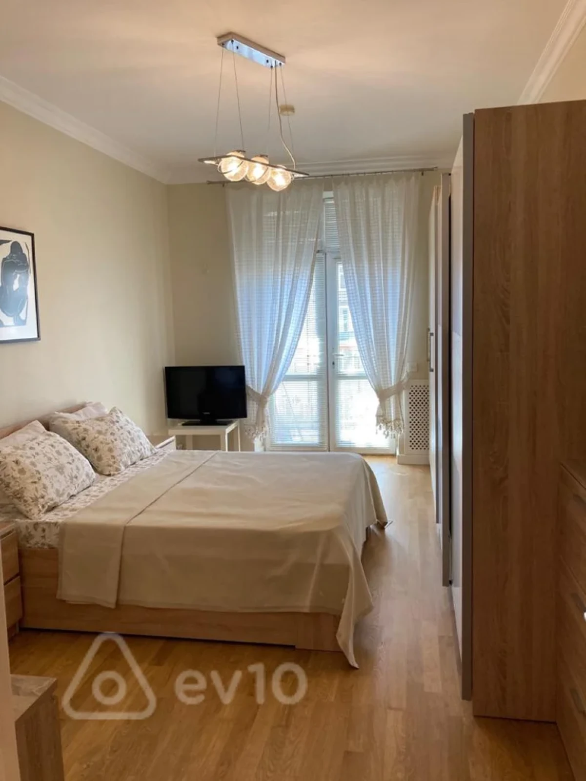 Kirayə verilir 2 otaqlı köhnə tikili 90 m²