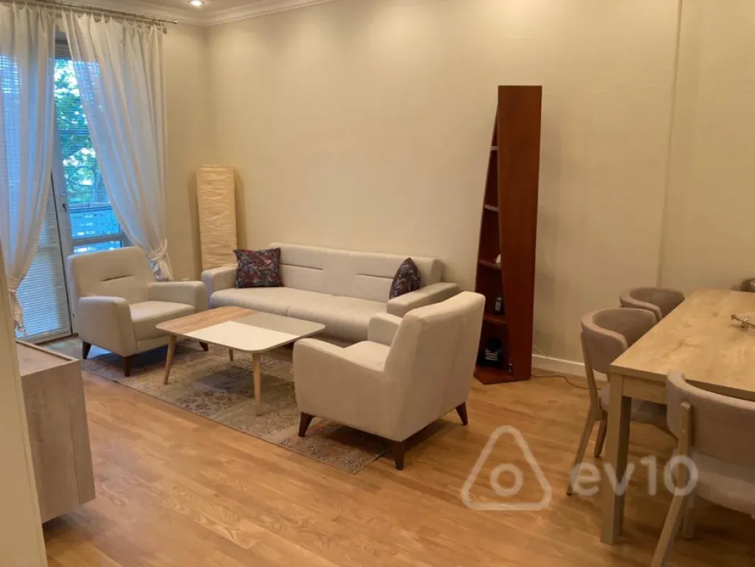 Kirayə verilir 2 otaqlı köhnə tikili 90 m²