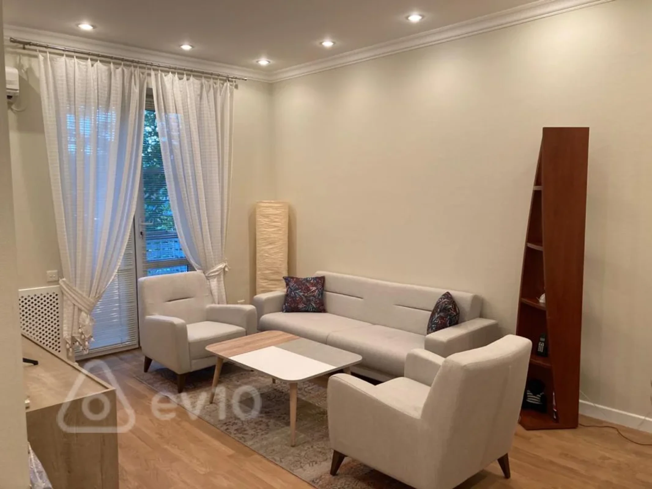 Kirayə verilir 2 otaqlı köhnə tikili 90 m²