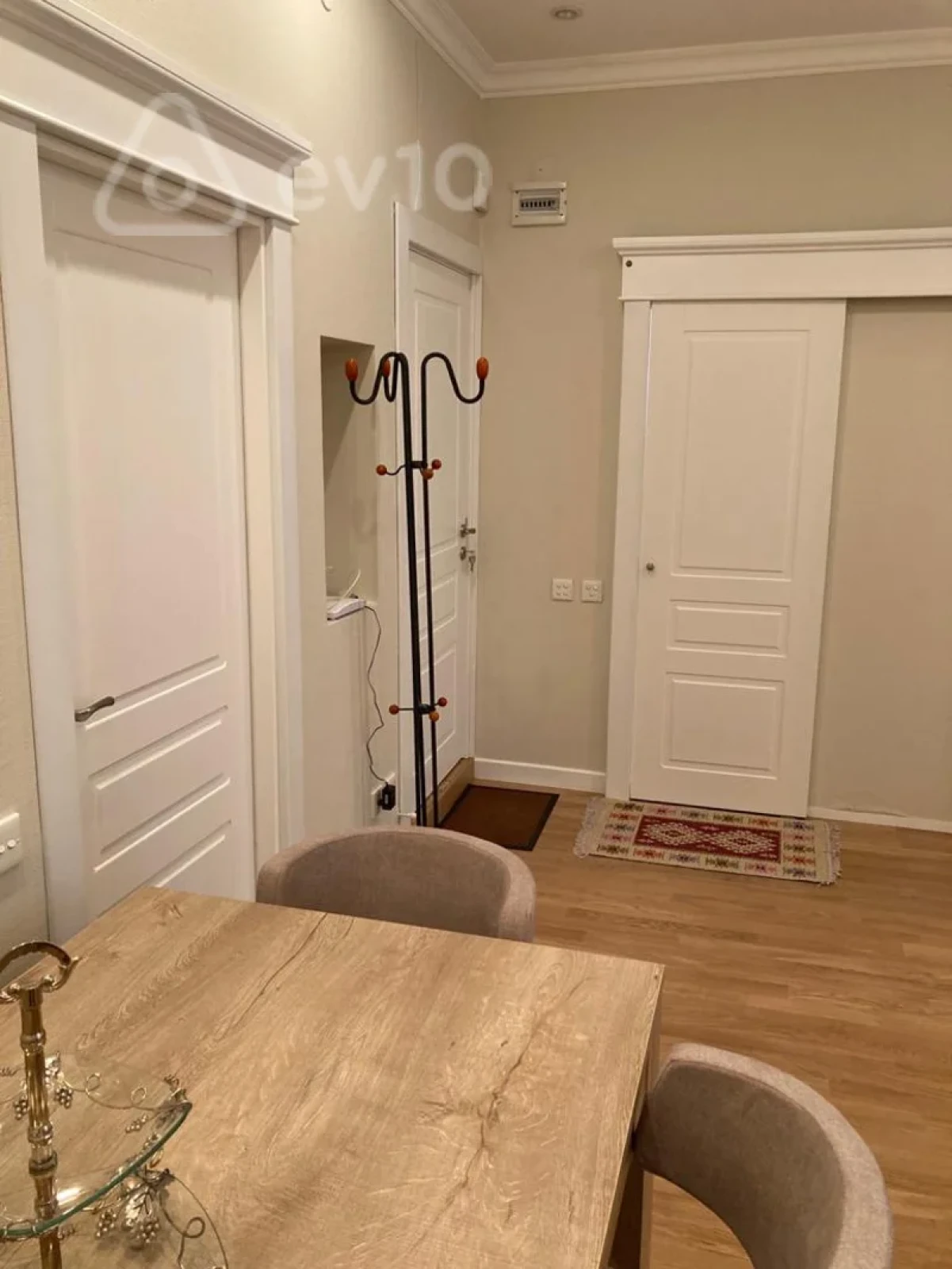 Kirayə verilir 2 otaqlı köhnə tikili 90 m²