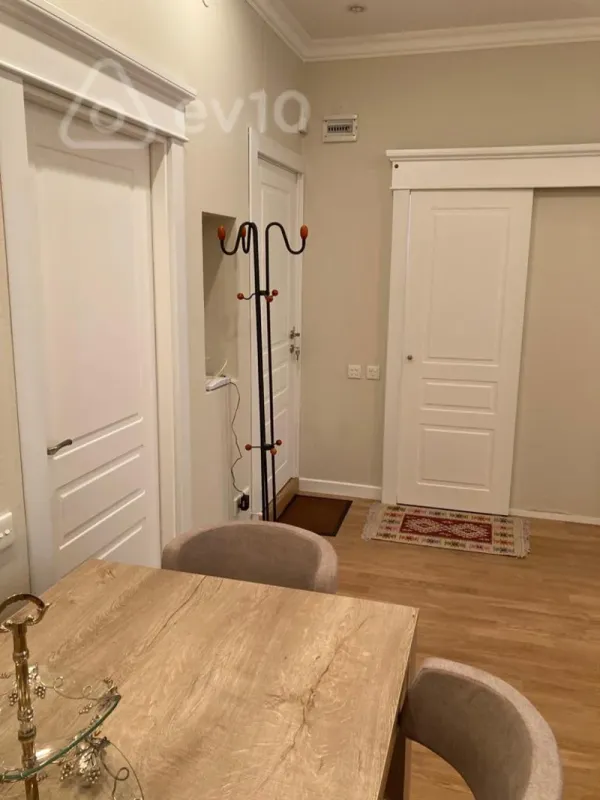 Kirayə verilir 2 otaqlı köhnə tikili 90 m²