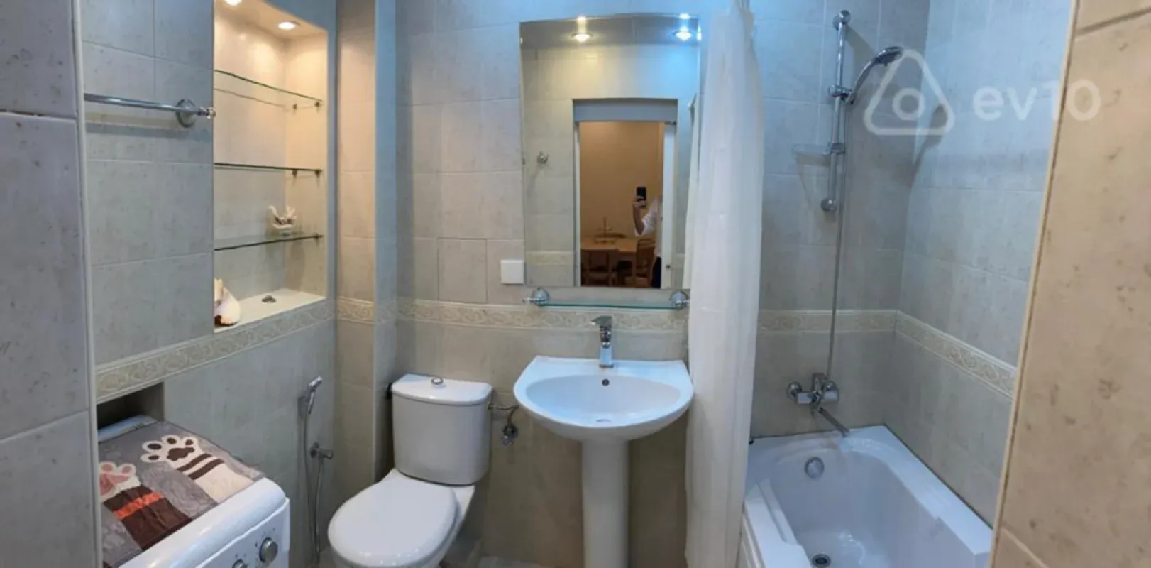 Kirayə verilir 2 otaqlı köhnə tikili 90 m²