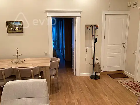Kirayə verilir 2 otaqlı köhnə tikili 90 m²