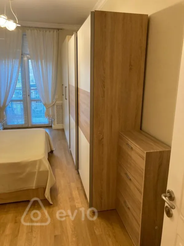 Kirayə verilir 2 otaqlı köhnə tikili 90 m²