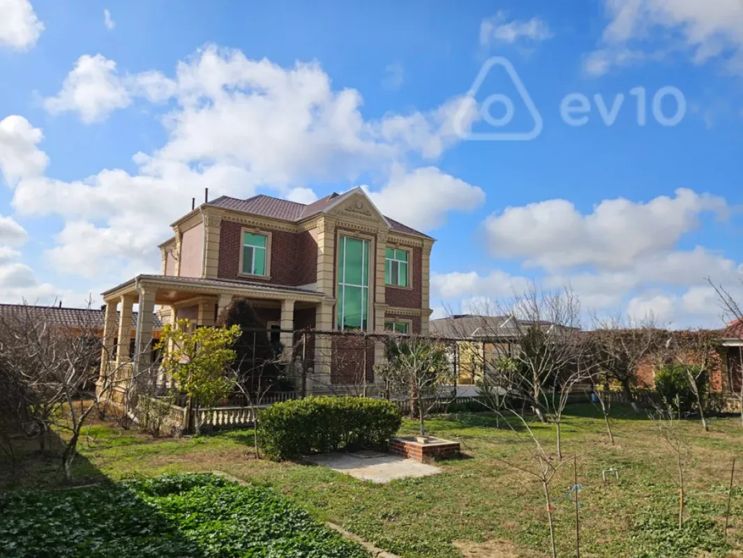 Satılır 5 otaqlı həyət evi 169 m²