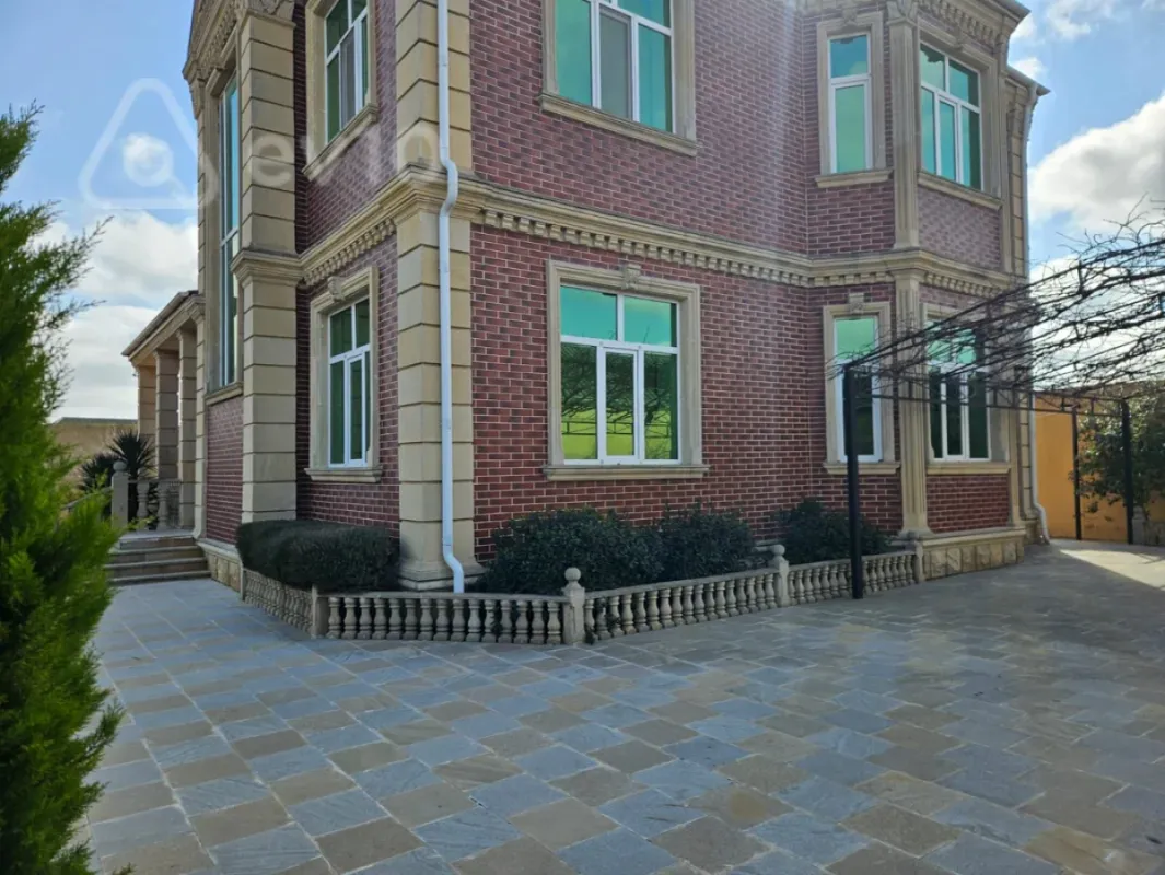 Satılır 5 otaqlı həyət evi 169 m²